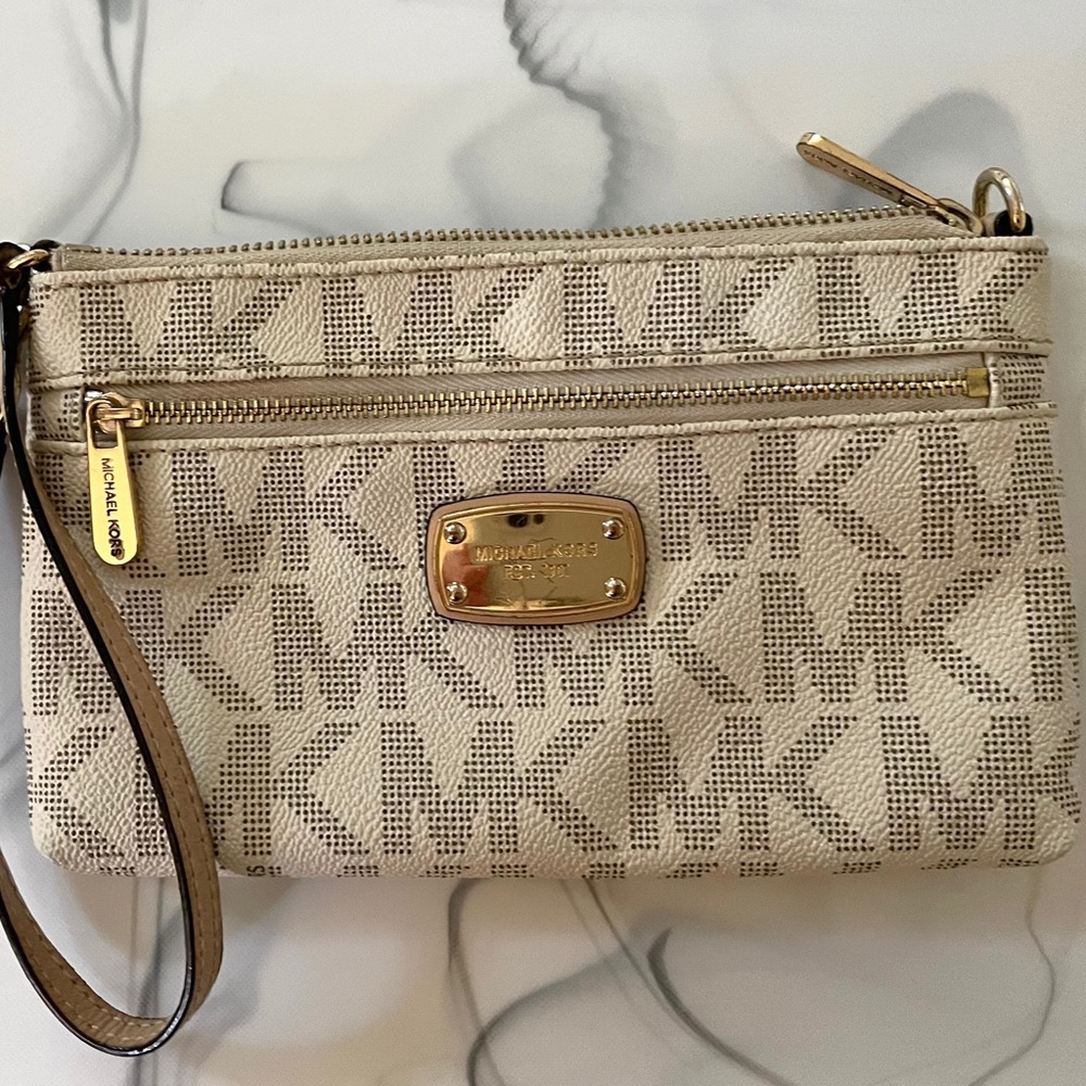 MICHAEL KORS Wristlet